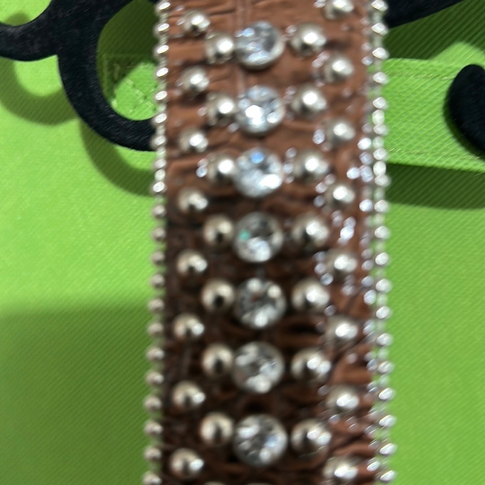 It’s a Guess bling belt brown pretty size L